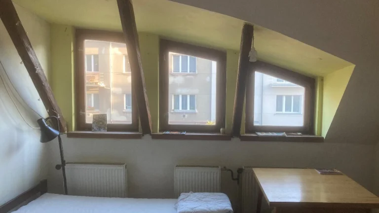 Pokoj u metra “A” Nádraží Veleslavín.