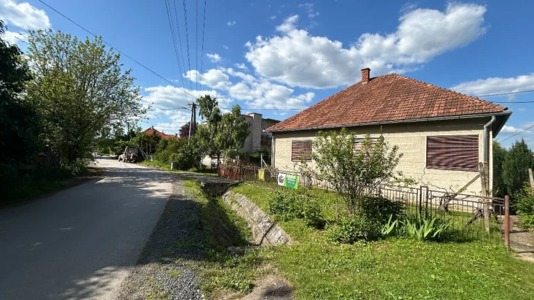 41797-ZNÍŽENÁ CENA - Príjemný rodinný dom v obci Nenince