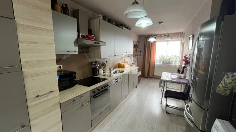 Prodej domu s dvěma byty 1x 3+1 a 1x 2+1), 2x garáž, zahrad