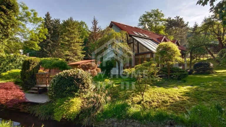 BORINKA - krásny dom s veľkou záhradou pod Pajštúnom