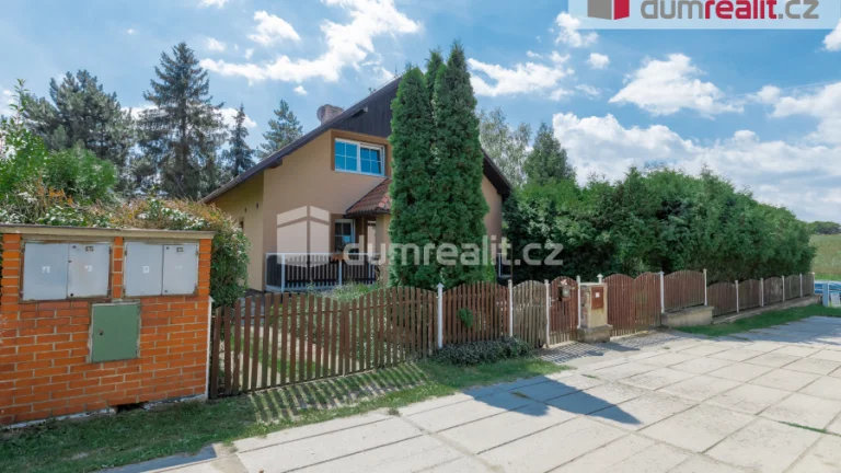 Prodej rodinného domu 209 m2, pozemek 736 m2 - Koleč