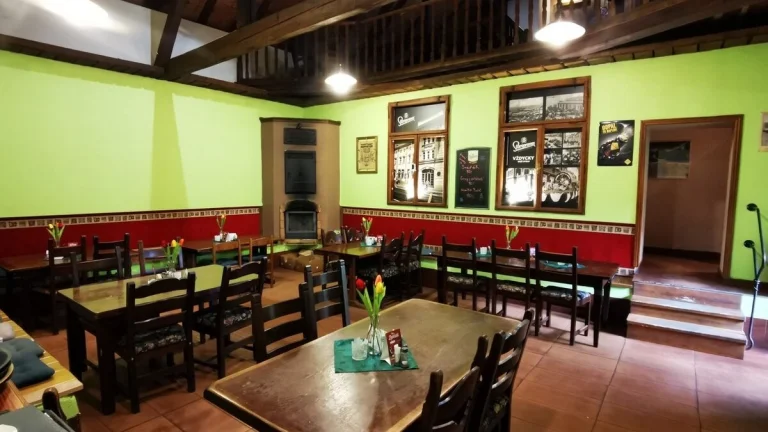 Restaurace, Pizzerie a byt v Lukách nad Jihlavou