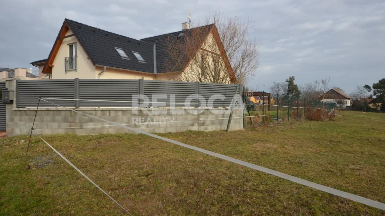 Stavební pozemek, 846m2, ing. sítě, cesta, Jesenice, Osnice.
