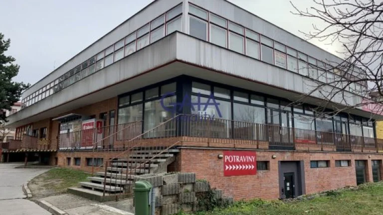 Strážnice - Rohový prostor pro kancelář či obchod v centru m