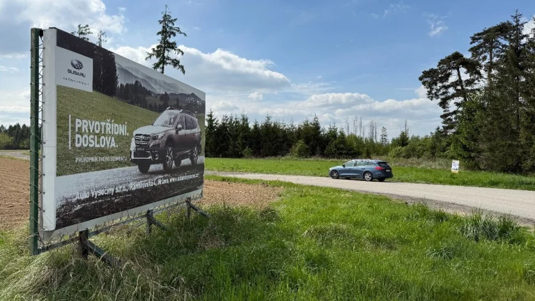 POZEMEK PRO BILBOARD A BILBOARD 300metrů od D1 EXIT119