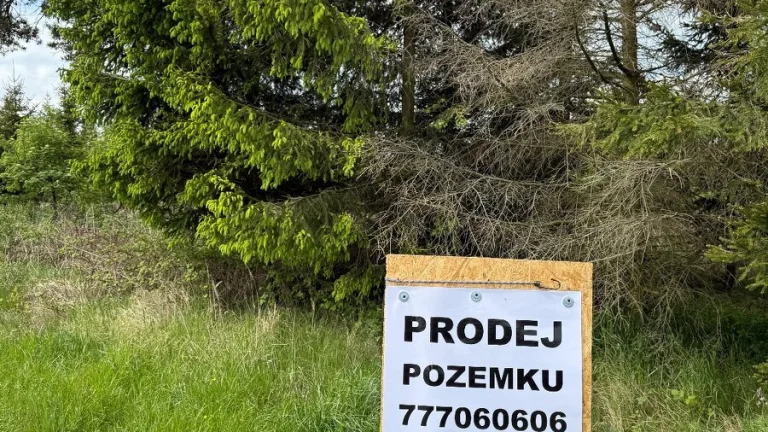 POZEMEK PRO BILBOARD A BILBOARD 300metrů od D1 EXIT119