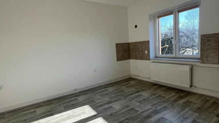 Pronájem bytu 3+1 Benešov u Broumova