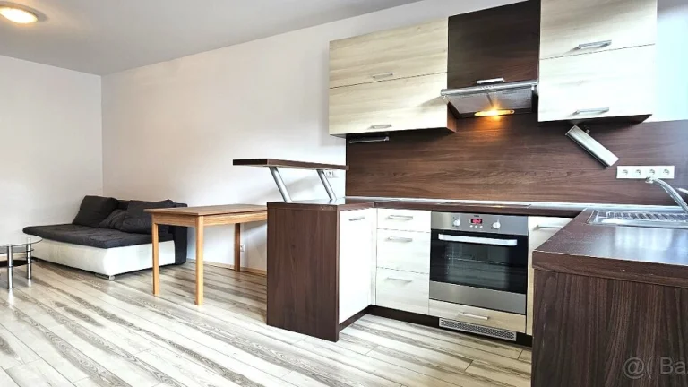 PNORF–zariadený 2i byt, 55 m2, 500,-€, balkón, Pribinova ul.