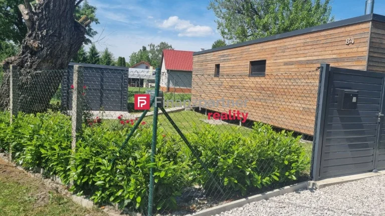 REZERVOVANÉ(F147-13-REME)Chata s vlastným mólom v Potônskyc