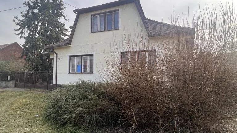 Na predaj veľkorysý pozemok, 5 izbový rodinný dom a hospodár