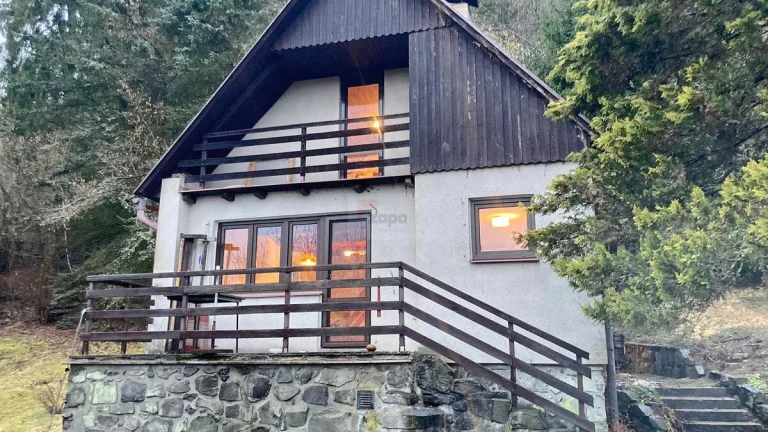 Prodej chaty k celoročnímu užívaní 80 m2 + 270 m2 pozemek, o