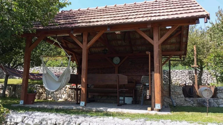 Predám záhradu s chatkou a altánom