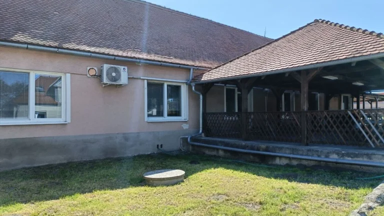 NA PREDAJ KOMERČNÝ OBJEKT, 832 M2, BORSKÝ MIKULÁŠ, okr. SENI