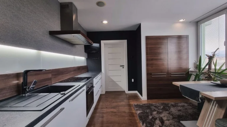 NA PRENÁJOM LUXUSNÝ 3 IZB. BYT S 2 LOGGIAMI V CENTRE MESTA,
