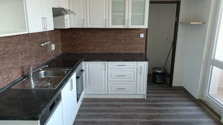 NA PREDAJ REKONŠTRUOVANÝ 4 IZBOVÝ BYT S LOGGIOU, 88M2, UL. S