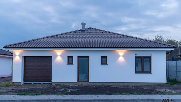 NOVOSTAVBA 4 IZB. RODINNÉHO DOMU S GARÁŽOU, POZEMOK 701M2, D
