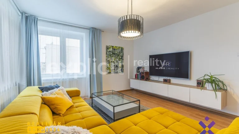 Prodej rodinného domu 5+1 325 m2, pozemek 1 122 m2 - Uherský