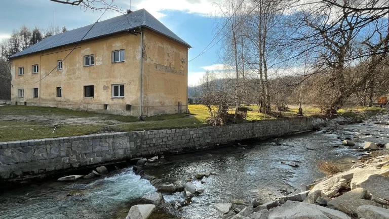 Prodej prostorného 4+1+k bytu v malebné lokalitě Velká Kraš