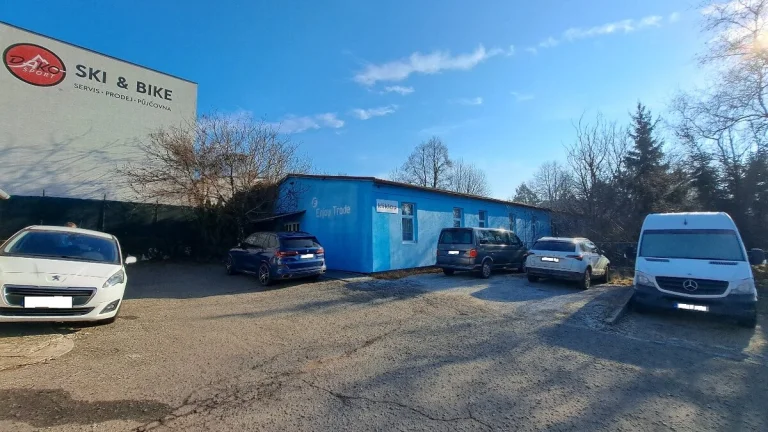 Pronájem - sklady, výroba, kanceláře - 523 m² Rokytova