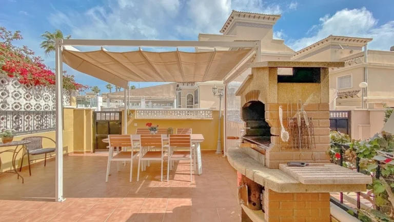 Torrevieja, La Mata Na prodej: zařízený řadový dům 4+kk