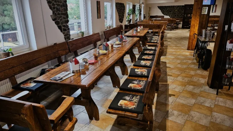 Pronájem restaurace 300 m². Praha - Újezd u Průhonic.