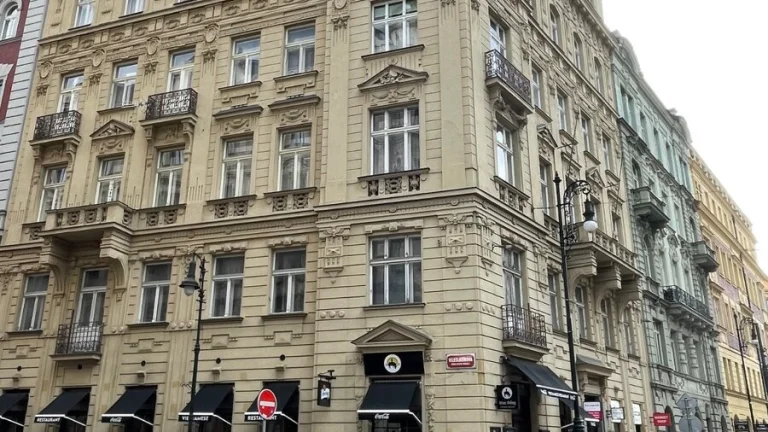 Secesní byt 4+1/B - Praha 1, Karlův most
