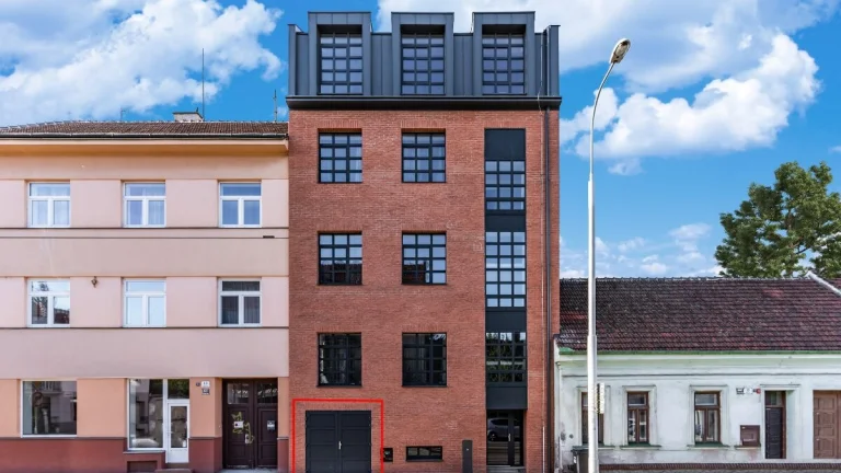 Garáž k pronájmu / Brno-Žabovřesky, Horova 13a