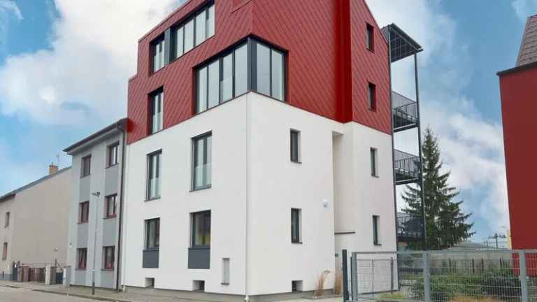 Moderní byt 1+kk s balkonem, parkovacím stáním a zahradou, l
