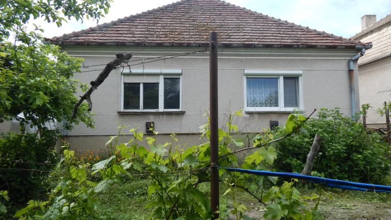 Na predaj priestranný 4 izb. rodinný dom v Martovciach s poz