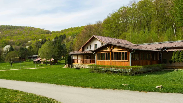 Na predaj rekreačný rezort v chránenej oblasti Bielych Karpá