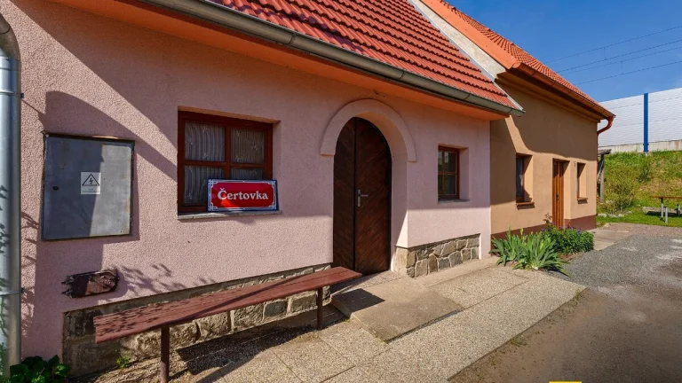 Vinný sklep s obytným prostorem a zahrádkou