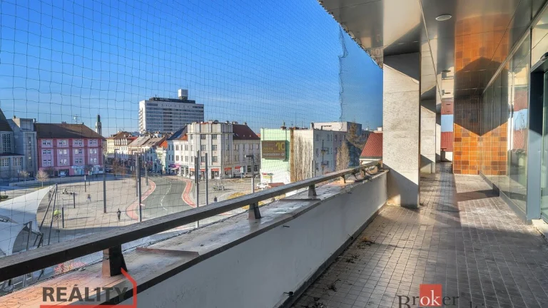 Pronájem, komerční/restaurace, 597.8 m2, náměstí 28. října 1