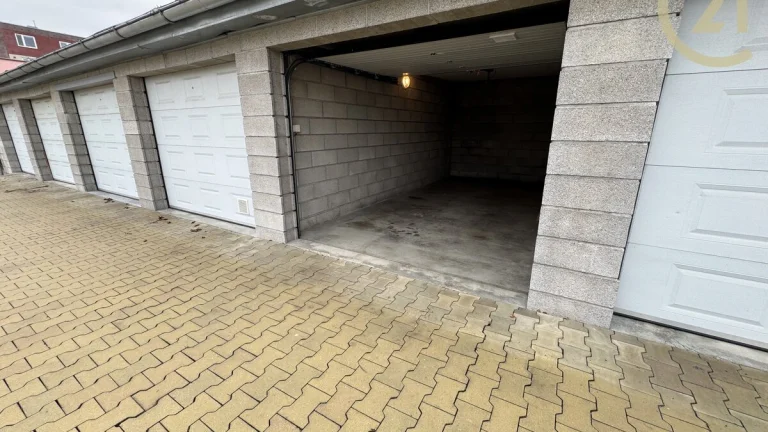 Garáž ve velmi dobrém stavu s elektřinou