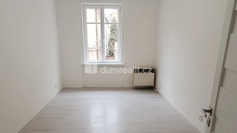 pronájem bytové jednotky o dispozici 2+1, ul. Bezručova, Děč
