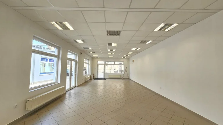 Obchod s výlohami v centru 71 m2, Kralupy nad Vltavou