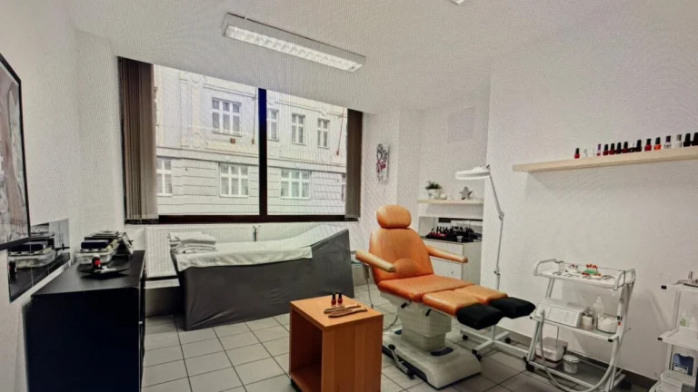 Pronajem prostor v kadeřnickém studiu Praha 7