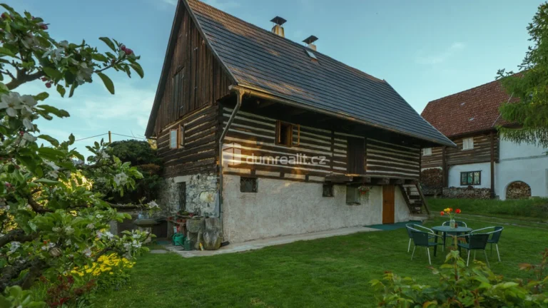 Prodej venkovského stavení s rybníkem 160 m2, Liběšice