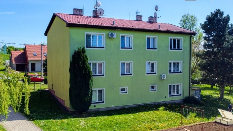 Byt 3+1, kde klid má trvalý pobyt a sousedy spočítáte na prs