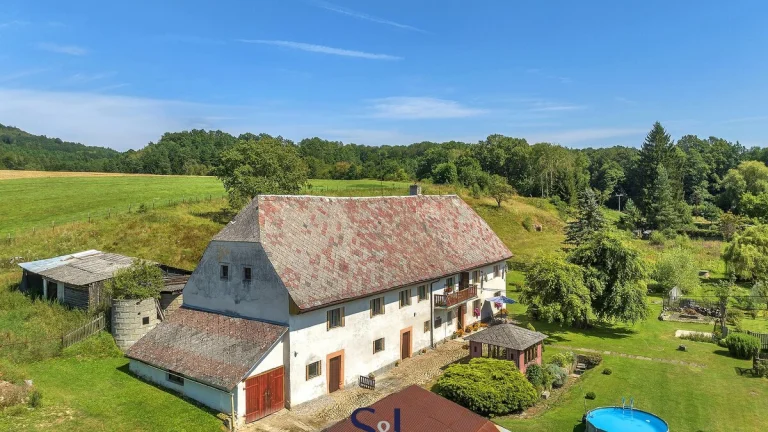 Prodej rodinného domu, 350 m2 - Velenice, ev.č. 01011
