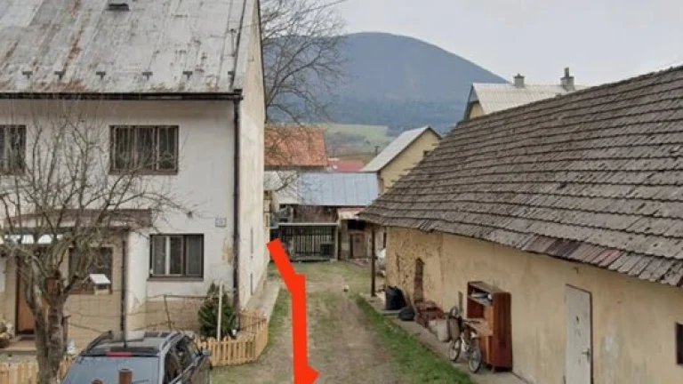 Predám pozemok so starým domom