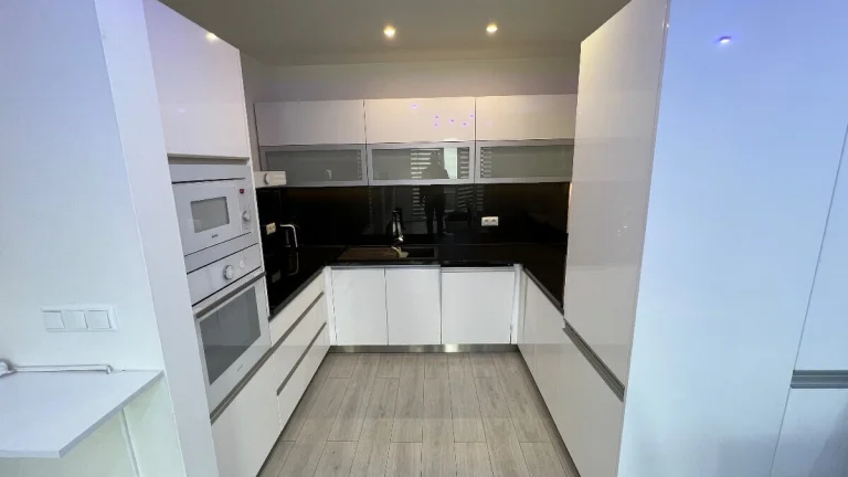 Predám 2-izbový Luxusný byt + 2x parkovacie miesta