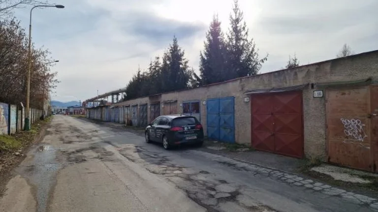Na predaj murovaná garáž v meste Prievidza.