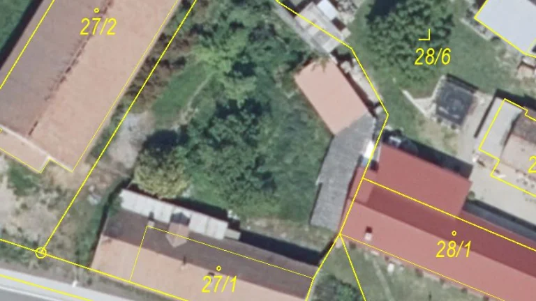 Rodinný dům s velkým pozemkem a zahradou – klidná lokalita