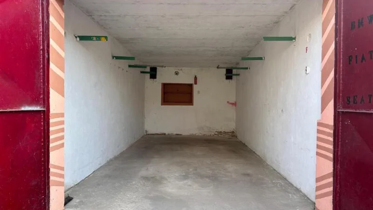 Pronájem udržované garáže v Chrudimi.