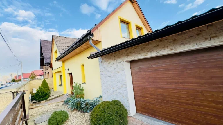 ZNÍŽENÁ CENA EXKLUZÍVNY RD, 6 IZBOVÝ RODINNÝ DOM, 300