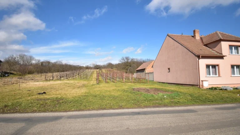 Starý Poddvorov, pozemek - zahrada, 1.891 m2, sítě na hranic