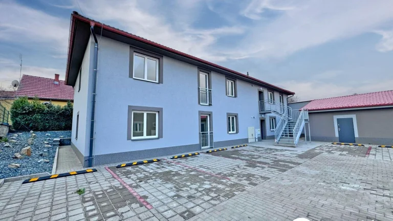 Prodej nového bytu 3+kk s parkovacím stáním a dvorkem ve Vém