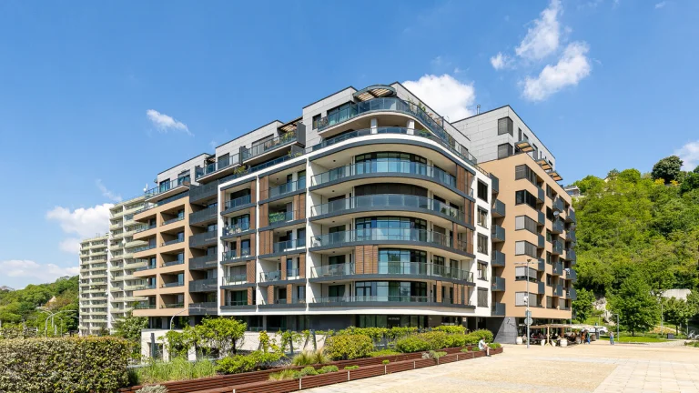 ZUCKERMANDEL-3 izb.byt 100m2 + loggia, parking, klimatizácia