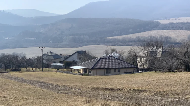Stavebný pozemok v obci Slančík