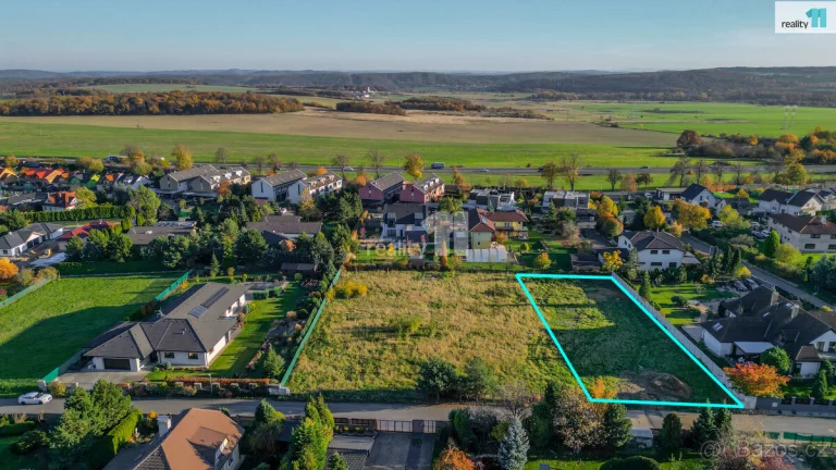 Prodej pozemku se stavebním povolením na RD, 1403 m2, Pod Bu